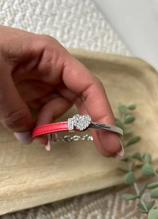 Superbe bracelet Guess rouge et argenté cœur strass – Taille ajustable, brand: GUESS, condition: Very good, €16.00, €17.50 includes Buyer Protection