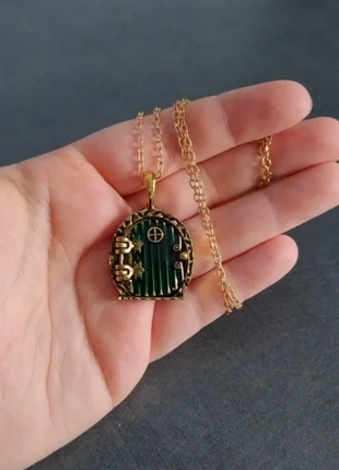 Collier porte de hobbit doré, brand: The Lord of the Rings, condition: Very good, €8.90, €10.05 includes Buyer Protection