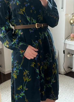 Dunkelblaues Blumenkleid von Lanius | Größe S (fällt eher M aus), marque: Lanius, état: Neuf sans étiquette, taille: S / 36 / 8, 45,00 €, 47,95 € Protection acheteurs incluse