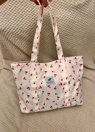 🍒 Sac à main imprimé cerises blanc et rouge en toile résistante fourre tout pour femme neuf, merk: The Korean Fashion, staat: Nieuw zonder prijskaartje, € 40,00, € 42,70 inclusief Kopersbescherming