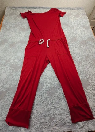 Combinaison rouge Shein - Taille L/40-42 - État satisfaisant, brand: Shein, condition: Satisfactory, size: L / 40 / 12, €2.00, €2.80 includes Buyer Protection