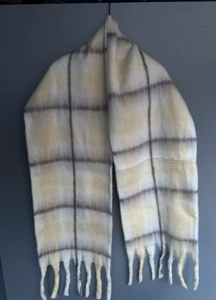 Soft Checked Fringe Scarf in Cream & Grey – Cozy Winter Accessory, staat: Heel goed, € 18,00, € 19,60 inclusief Kopersbescherming