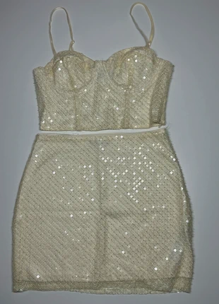 Geel tweedelig setje Zara, merk: Zara, staat: Heel goed, maat: S / 36 / 8, € 15,00, € 16,45 inclusief Kopersbescherming