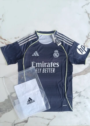 Maillot Real Madrid Extérieur – Taille M – Neuf, brand: Concept, condition: New with tags, size: M, €18.00, €19.60 includes Buyer Protection