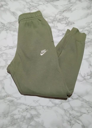 Jogging Nike Kaki – Taille XS – État Neuf, brand: Nike, condizioni: Nuovo senza cartellino, taglia: XS, €25.00, €26.95 include la Protezione acquisti