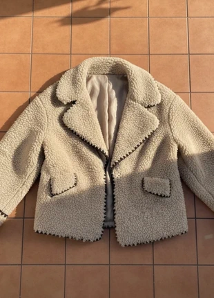 Manteau court en fausse fourrure beige – taille XS – style chic urbain hiver, marke: Soléa, zustand: Sehr gut, größe: XS / 34 / 6, 44,99 €, 47,94 € inklusive Vinted-Käuferschutz