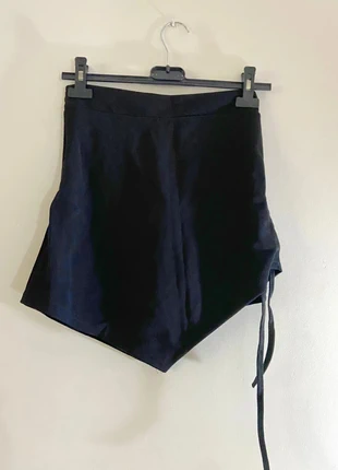 Jupe short noir - Taille M, état: Très bon état, taille: M / 38 / 10, 5,00 €, 5,95 € Protection acheteurs (Pro) incluse