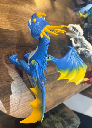 Figurine dragon, merk: Dragon, staat: Goed, maat: 6 jaar / 116 cm, € 4,00, € 4,90 inclusief Kopersbescherming