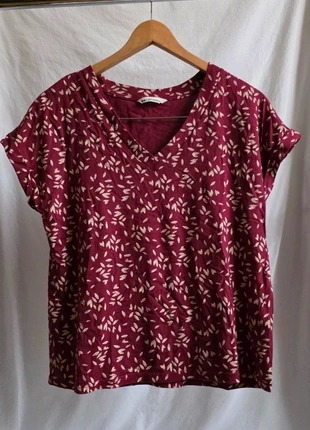 Top fleuri/feuille Camaïeu bordeaux et écru, merk: Camaïeu, staat: Heel goed, maat: M / 38 / 10, € 5,00, € 5,95 inclusief Kopersbescherming