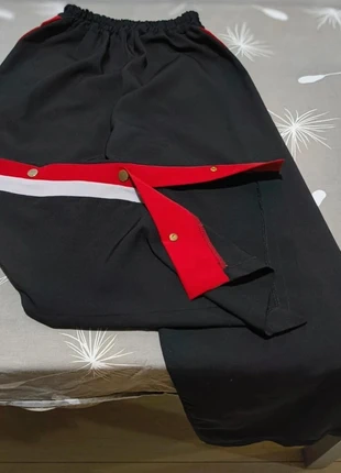 Black snap-button track pants – Made in Italy 🇮🇹, marque: RED, état: Très bon état, taille: M / 38 / 10, 7,00 €, 8,05 € Protection acheteurs incluse