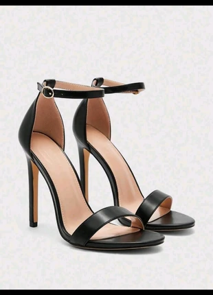 Sandali nuovi con tacco simil pelle nero cinturino, marca: Shein, estado: Novo com etiquetas, tamanho: 36, €10.50, €11.73 inclui Proteção do Comprador