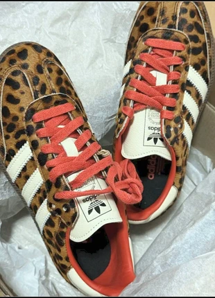 Coleção de Decorações e Presentes de Natal da Adidas, marque: adidas, état: Neuf avec étiquette, taille: 39, 45,00 €, 47,95 € Protection acheteurs incluse