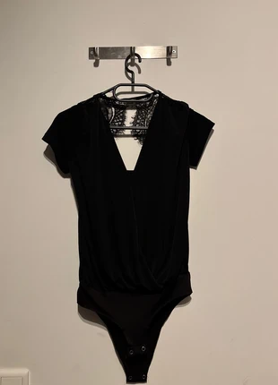 Zwarte body met kanten open rug, merk: Pimkie, staat: Nieuw zonder prijskaartje, maat: XS / 34 / 6, € 2,00, € 2,80 inclusief Kopersbescherming