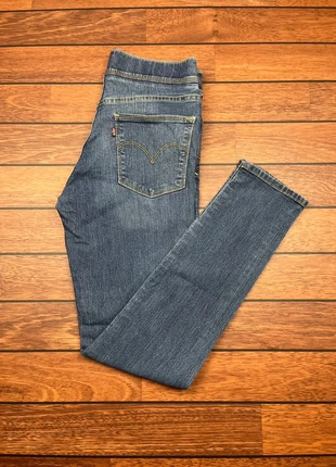 Jean Levis numéro 6M bleu clair - W28 L32 FR36 taille S, brand: Levi's, condizioni: Ottime, taglia: S / IT 40 / EU 36, €12.00, €13.30 include la Protezione acquisti