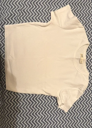 T-shirt court blanc P&B, marque: Pull & Bear, état: Très bon état, taille: M / 38 / 10, 2,50 €, 3,33 € Protection acheteurs incluse