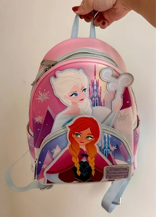 Sac Loungefly Disney Frozen Elsa & Anna Édition Disney Parks Excellent état, marque: Loungefly, état: Très bon état, 90,00 €, 95,20 € Protection acheteurs incluse