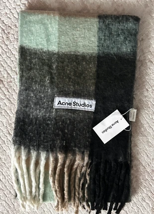 Écharpe Acne Studios avec facture, marke: Acne Studios, zustand: Sehr gut, 117,00 €, 123,55 € inklusive Vinted-Käuferschutz