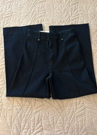 Vendo Calças Novas da ZARA, marca: Zara, estado: Novo com etiquetas, tamanho: S / 36 / 8, €18.00, €19.60 inclui Proteção do Comprador
