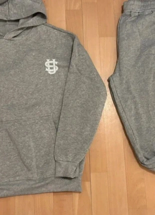 Ensemble y2k taille M gris, marke: y2k, zustand: Neu, größe: M, 29,90 €, 32,10 € inklusive Vinted-Käuferschutz