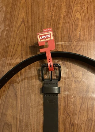 Ceinture en cuir marron foncée Lévis neuve, marca: Levi's, estado: Nuevo con etiquetas, tamaño: 115 cm, 23,50 €, 25,38 € Protección al comprador incluida