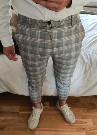 Pantalon Chino skinny 7/8 ème Pull & Bear W31 gris à carreaux chic viscose, marque: Pull & Bear, état: Très bon état, taille: W31 | FR 40, 7,00 €, 8,05 € Protection acheteurs incluse