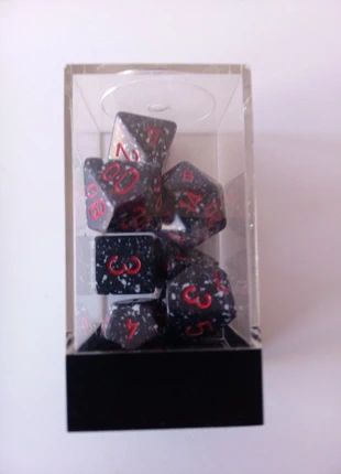 Lot de 7 dés noir et rouge Jdr jeux de rôle Neuf dans leur boite transparente, brand: Noir, condition: Like new, €19.00, €20.65 includes Buyer Protection