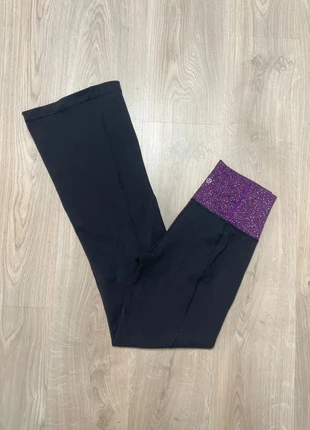 Legging Lululemon Modèle Groove Pattes d'Éléphant 32", Noir, Taille 10, marke: Lululemon, zustand: Sehr gut, größe: M / 38 / 10, 26,90 €, 28,95 € beinhaltet Vinted-Käuferschutz Pro