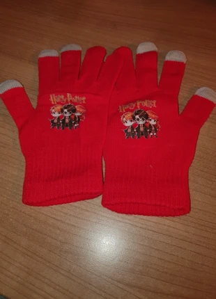 Harry potter handschoenen rood, merk: Harry Potter, staat: Nieuw zonder prijskaartje, maat: Universeel, € 3,95, € 4,85 inclusief Kopersbescherming Pro