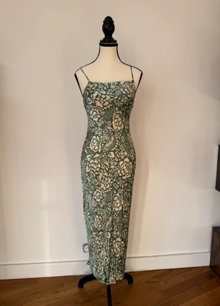 Robe longue satinée ZARA – imprimé floral vert et beige – bretelles fines, marke: Zara, zustand: Sehr gut, größe: S / 36 / 8, 15,00 €, 16,45 € inklusive Vinted-Käuferschutz