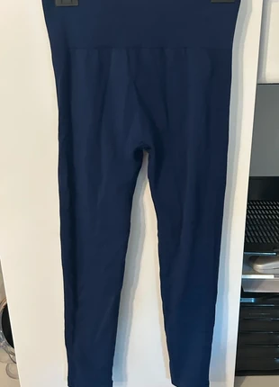 Dunkel blaue leggings/Sporthose - M, marke: Sonstiges, zustand: Sehr gut, größe: M / 38 / 10, 5,50 €, 6,48 € inklusive Vinted-Käuferschutz