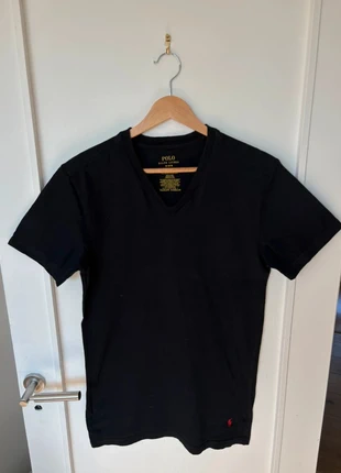 T-shirt Ralph Lauren col V noir - Taille M (Slim Fit), marque: Ralph Lauren, état: Très bon état, taille: M, 15,00 €, 16,45 € Protection acheteurs incluse