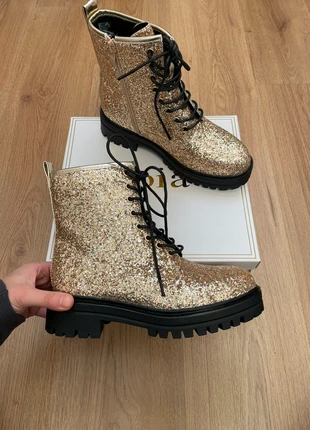 Superbes bottines à lacets dorées pailletées 😍, brand: Boutique Parisienne, condition: Very good, size: 37, €25.00, €26.95 includes Buyer Protection Pro