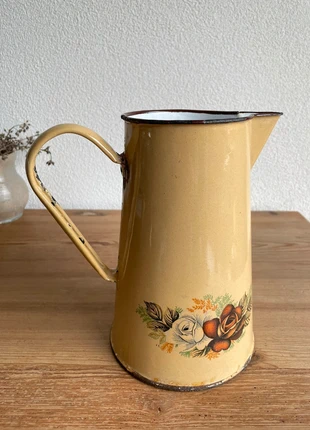Emaille schenkkan met bloemen, merk: Vintage Love, staat: Veelgebruikt, € 7,50, € 8,58 inclusief Kopersbescherming