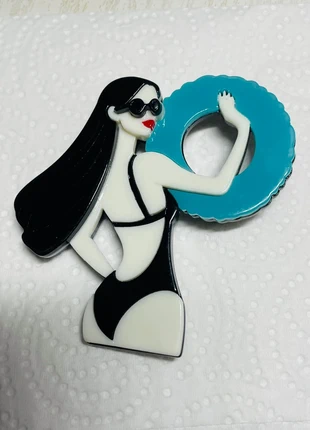 Magnifique broche baigneuse, marque: Couture, état: Très bon état, 6,00 €, 7,00 € Protection acheteurs incluse