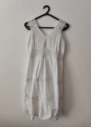 Vestido lindo branco com detalhes em renda 🤍 Tamanho único, marque: Local, état: Très bon état, taille: Taille unique, 6,00 €, 7,00 € Protection acheteurs incluse