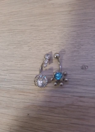 Zilverkleurige met steen navelpiercings, staat: Nieuw zonder prijskaartje, € 2,50, € 3,33 inclusief Kopersbescherming
