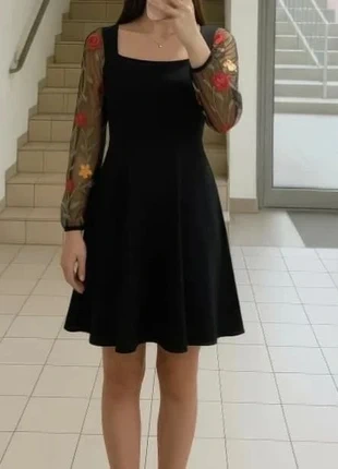 Robe noire à manches transparentes fleuries – Taille S, brand: aline, condizioni: Ottime, taglia: S / IT 40 / EU 36, €31.70, €33.99 include la Protezione acquisti