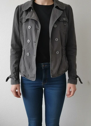 Manteau veste Levi's gris S, marque: Levi's, état: Très bon état, taille: S / 36 / 8, 30,00 €, 32,20 € Protection acheteurs incluse