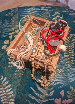 Lot de bijoux vintage dans son petit coffre en bois, marque: Vintage, état: Bon état, 10,00 €, 11,20 € Protection acheteurs incluse