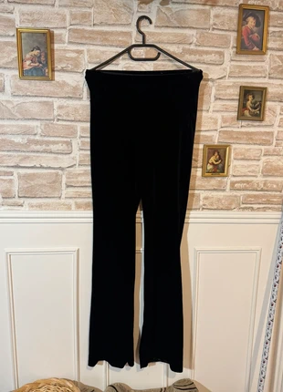 🖤 Pantalon velours noir 🖤, marque: Zara, état: Très bon état, taille: S / 36 / 8, 8,00 €, 9,10 € Protection acheteurs incluse