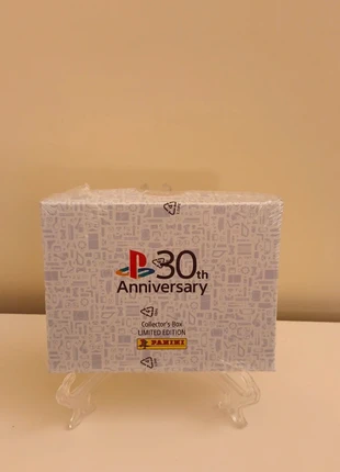 PlayStation 30th Anniversary Collector’s Box Panini Limited Edition Set da Collezione raro sigillato, marke: PlayStation, zustand: Neu, mit Etikett, 85,00 €, 89,95 € inklusive Vinted-Käuferschutz