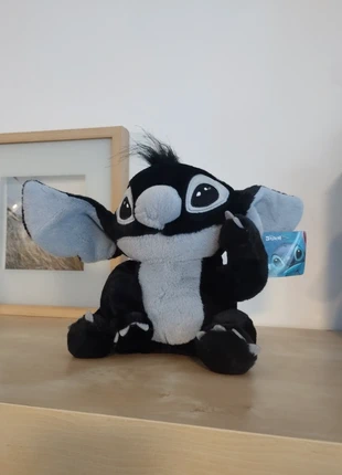 Peluche Stitch noire et blanche, marke: Disney, zustand: Neu, größe: Frühchen, bis 44, 10,00 €, 11,20 € inklusive Vinted-Käuferschutz