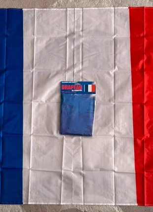 Drapeau France Bleu-Blanc-Rouge avec Œillets métalliques - 90x150cm - Français, staat: Heel goed, € 2,00, € 2,80 inclusief Kopersbescherming