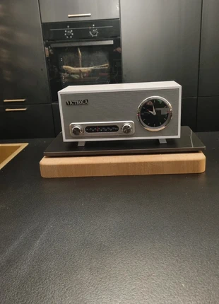 Victrola retro wekker radio, brand: victrola, condizioni: Ottime, €10.00, €11.20 include la Protezione acquisti