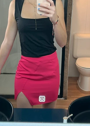 Jupe rose fushia, marke: Shein, zustand: Neu, größe: S / 36 / 8, 5,00 €, 5,95 € inklusive Vinted-Käuferschutz