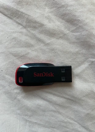 Clé USB SanDisk Cruzer Blade 32 Go, marke: Sandisk, zustand: Neu, mit Etikett, 5,00 €, 5,95 € inklusive Vinted-Käuferschutz