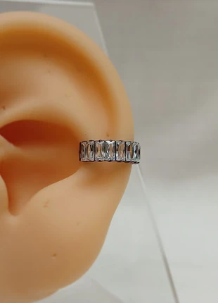 Bijou piercing conch anneau clicker en titane violet zircons rectangulaires clair, septum, helix, marque: ANTIKORP, état: Très bon état, 36,00 €, 38,50 € Protection acheteurs incluse