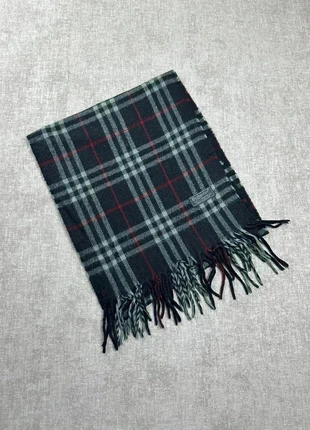 Écharpe Burberry bleu marine, marca: Burberry, estado: Muy bueno, 45,00 €, 47,95 € Protección al comprador Pro incluida