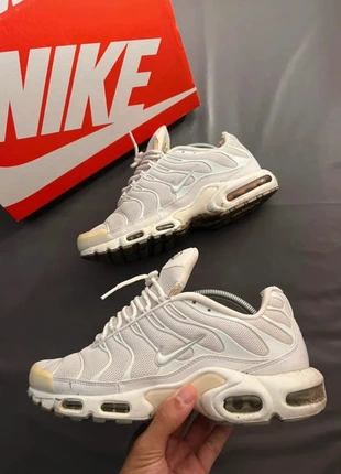 Basket Tn Nike Air Max Plus blanche | Pointure 44,5 homme, marke: Nike, zustand: Gut, größe: 44.5, 38,00 €, 40,60 € inklusive Vinted-Käuferschutz