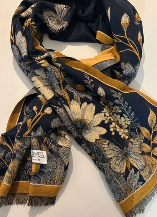 Chales luxueux fleurale, marke: Charlotte Coquerel, zustand: Neu, mit Etikett, 20,00 €, 21,70 € inklusive Vinted-Käuferschutz